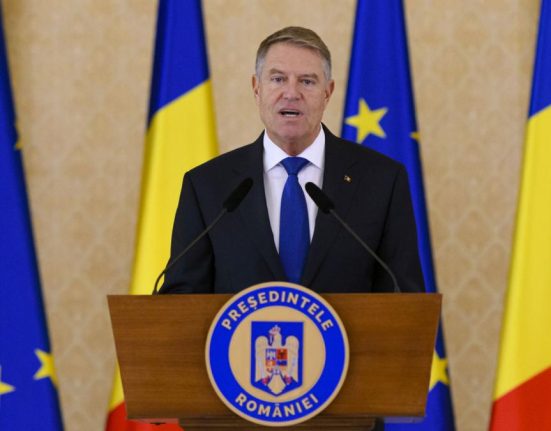 POT a depus iar in Parlament cererea si semnaturile pentru suspendarea presedintelui Klaus Iohannis