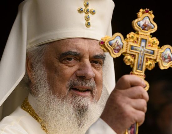 Patriarhul Daniel mesaj pentru Papa Francisc Ne rugam Domnului sa vindece suferinta Sanctitatii Voastre