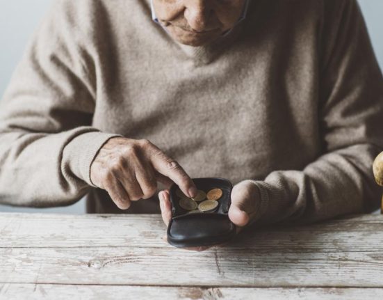 Pensionarii cu pensii mici primesc 800 lei de doua ori
