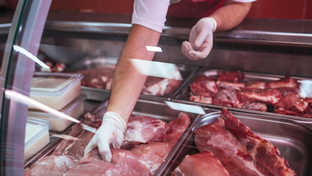 Peste 700 kg de carne retrase din cauza suspiciunilor de pesta porcina africana