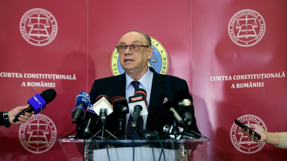 Presedintele CCR Eliminarea partidelor si nerespectarea libertatilor caracterizeaza regimurile totalitare