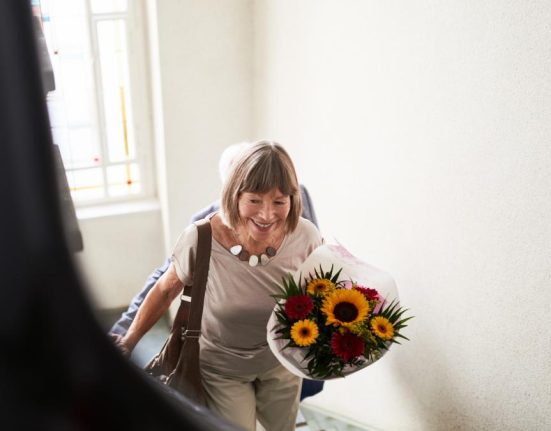 Propunerea lui Fechet pentru angajatii Romsilva la pensionare flori pentru doamne strangeri de mana pentru domni