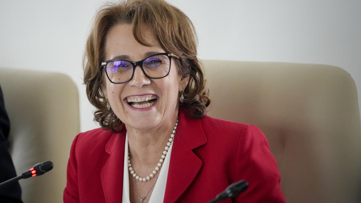 Senatoarea Nicoleta Pauliuc 35 milioane vizualizari in mai putin de o luna pentru videoclipuri despre pericolele online