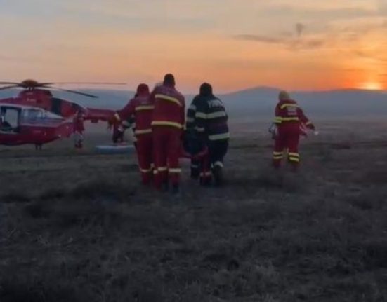 Tanar de 20 de ani incarcerat in accident in Tulcea doua persoane ranite intervin elicoptere SMURD