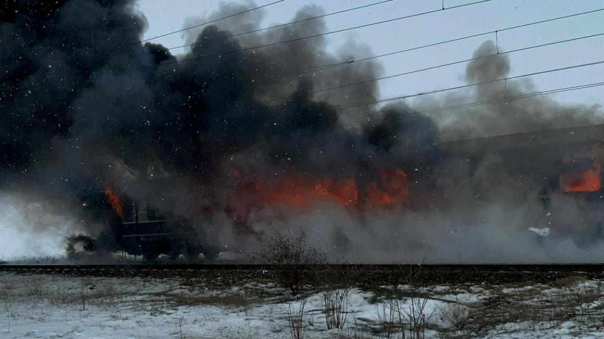 Tren de calatori in flacari in Olt Plan Rosu activat