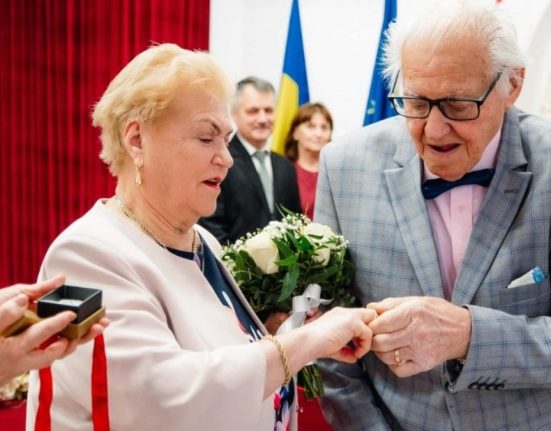 Un italian de 86 de ani si o romanca de 81 de ani casatoriti de Valentines Day Impreuna la bine si la rau