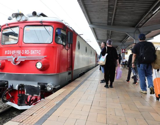 21 de controlori acuzati de frauda cu bilete de tren in numele elevilor sub control judiciar Procurorii nu au solicitat arestarea
