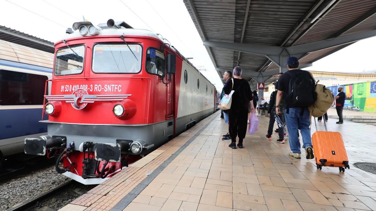 21 de controlori acuzati de frauda cu bilete de tren in numele elevilor sub control judiciar Procurorii nu au solicitat arestarea