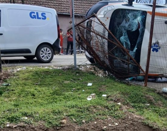 Ambulanta rasturnata in Ciacova Timis trei raniti