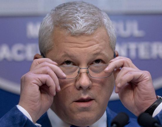 Catalin Predoiu Nu exista democratie cand politicienii se asociaza cu persoane inarmate