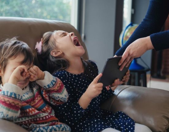 Copiii din Romania folosesc TikTok de la 5 ani