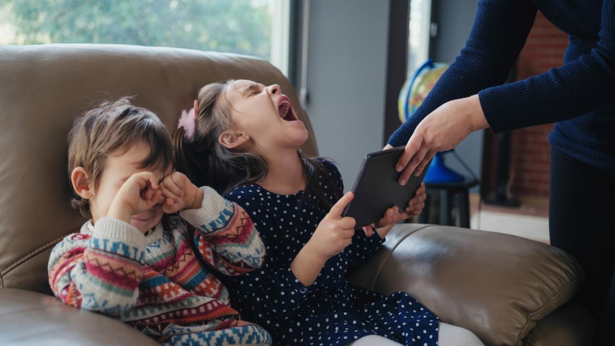 Copiii din Romania folosesc TikTok de la 5 ani