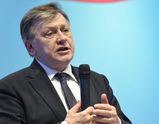 Crin Antonescu Romania avanseaza prin munca exporturi si fabrici