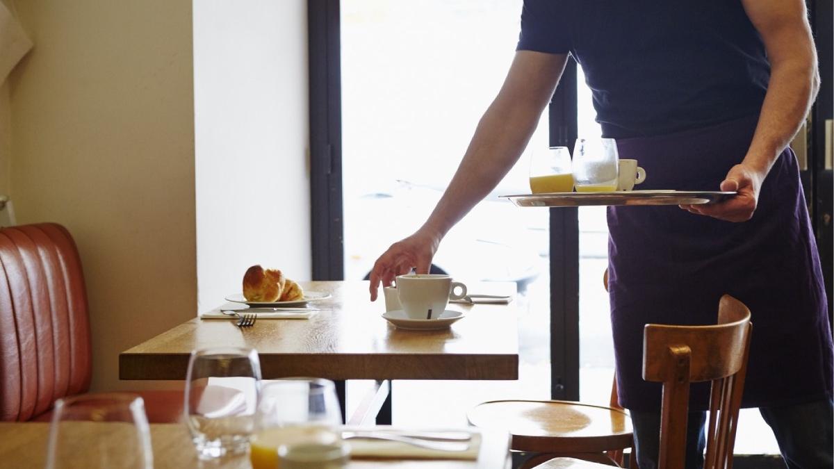 Criza de angajati in HoReCa Strainii singura speranta