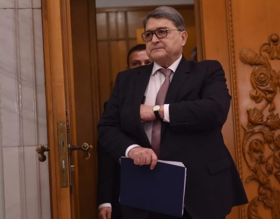 Emil Hurezeanu discuta vineri cu liderii coalitiei