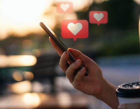 Escrocherie romantica DNSC avertizeaza femeile privind frauda romantica Ce sa evite