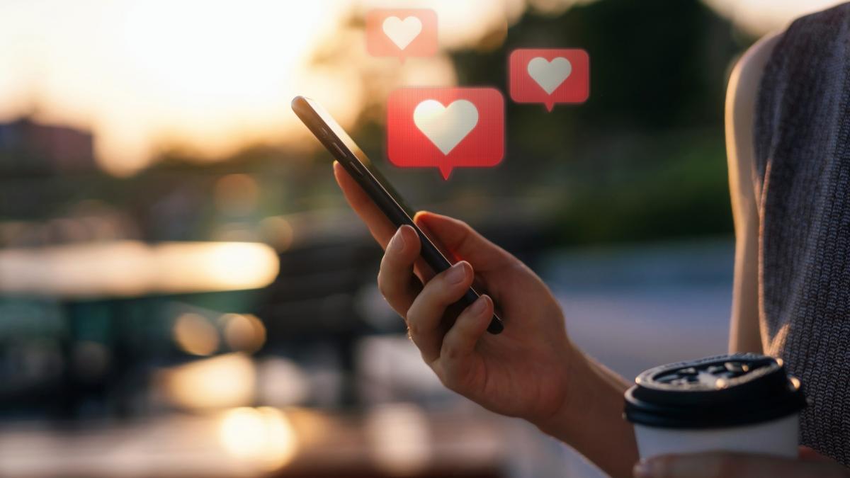 Escrocherie romantica DNSC avertizeaza femeile privind frauda romantica Ce sa evite