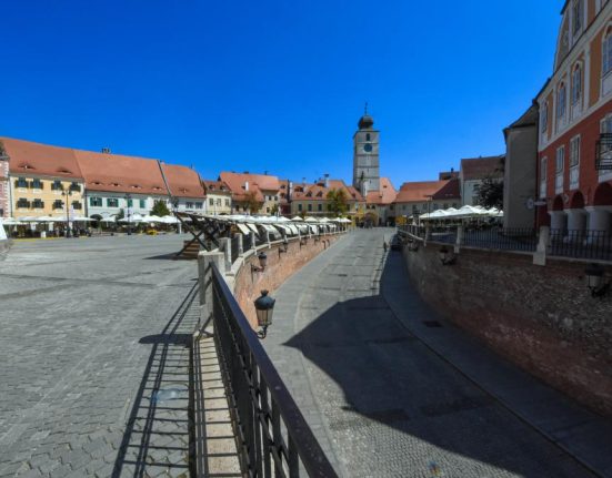 Femeie la spital dupa caderea unei tigle in Sibiu