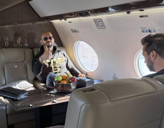 Fratii Tate revin in Romania Andrew Tate se plange de 185000 de dolari pentru un avion