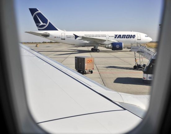 Incident pe aeroportul Satu Mare Avion TAROM avariat dupa impact cu fazan