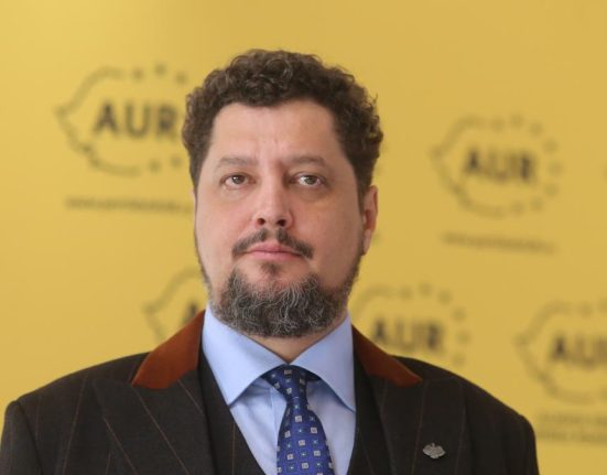 Liderul AUR Claudiu Tarziu il critica pe Calin Georgescu dupa interviul cu jurnalista prorusa din Moldova Utilizeaza termeni sovietici