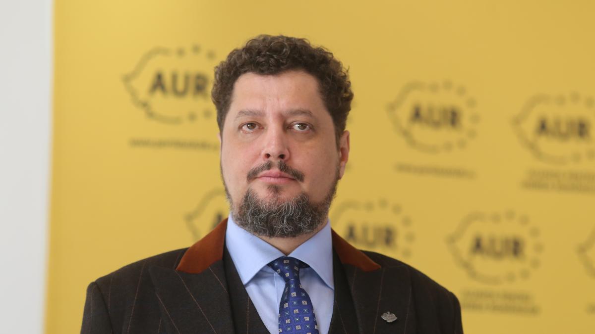 Liderul AUR Claudiu Tarziu il critica pe Calin Georgescu dupa interviul cu jurnalista prorusa din Moldova Utilizeaza termeni sovietici