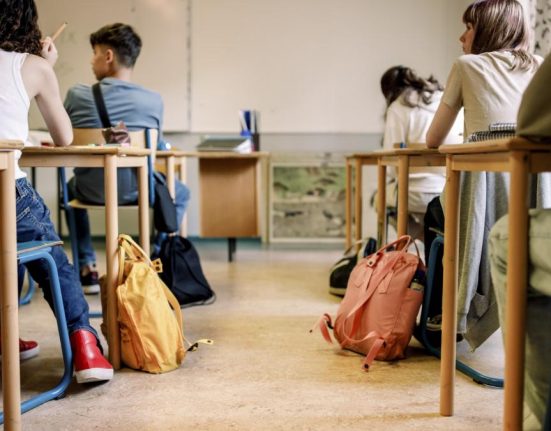 Ministerul Educatiei introduce butonul rosu in scoli