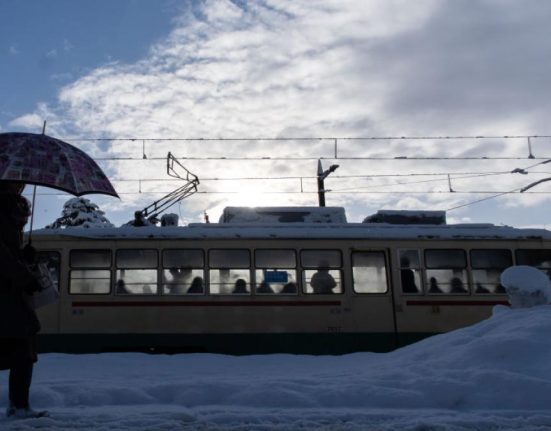 Ninsori si ploi in Romania zapada de 15 cm in Gorj