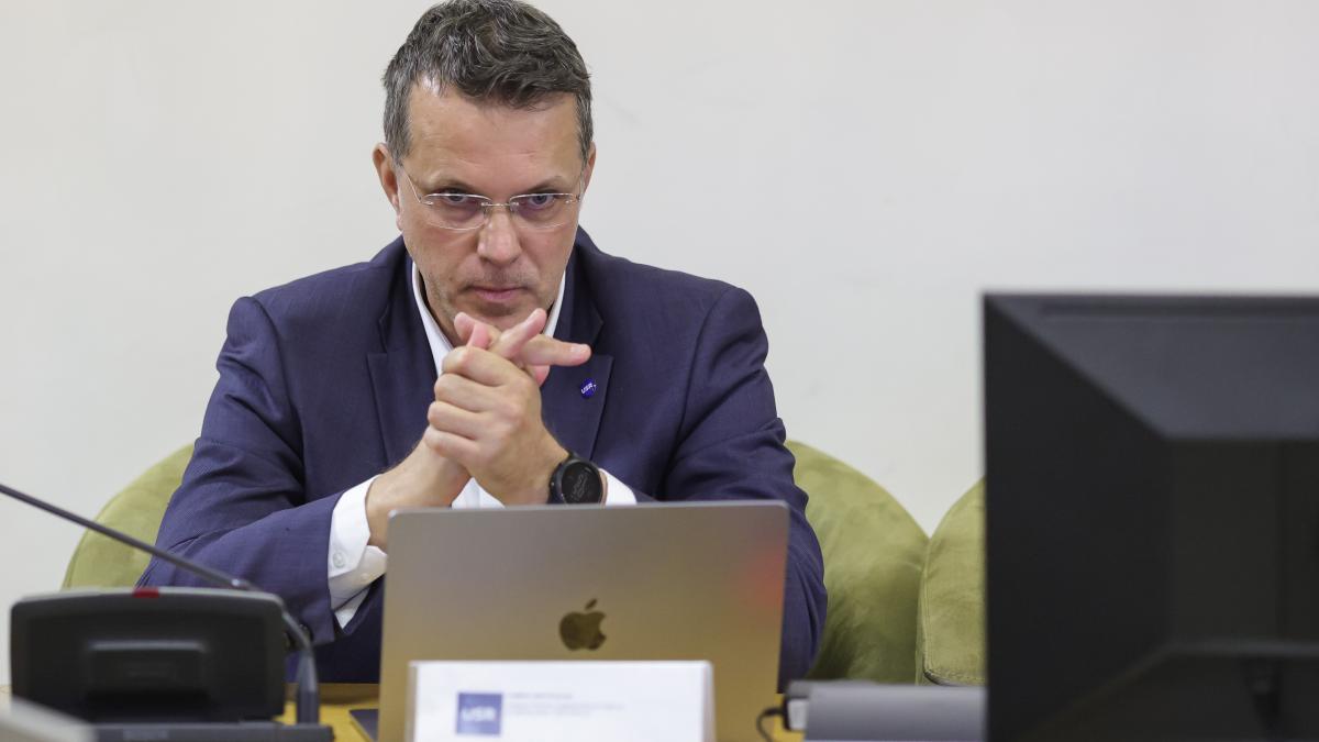 USR cere demiterea ministrului de Externe A mai auzit cineva de Emil Hurezeanu