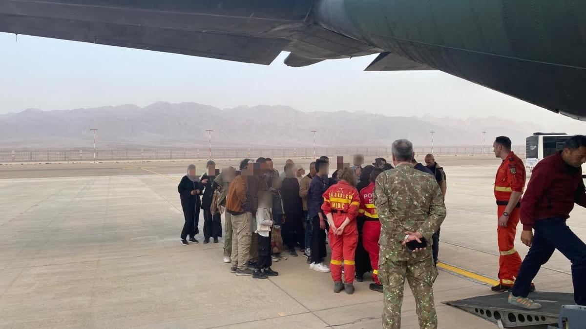 18 pacienti din Gaza adusi in Romania cu aeronava militara