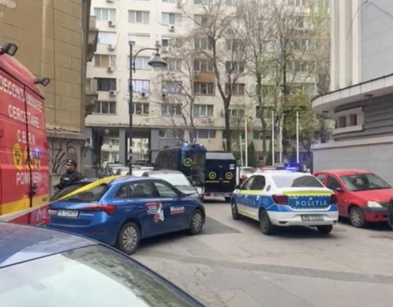 Alerta in Bucuresti Plicuri cu praf suspect descoperite la institutii