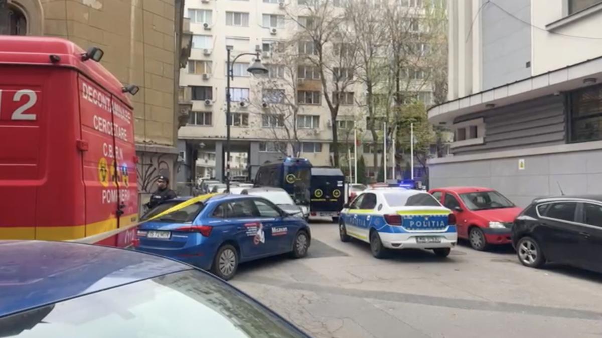 Alerta in Bucuresti Plicuri cu praf suspect descoperite la institutii