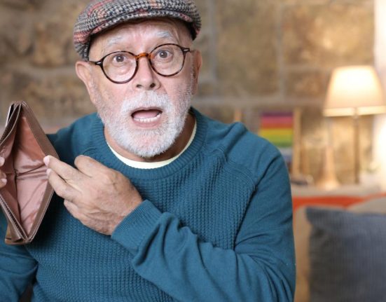 Banii a milioane de romani expusi riscului