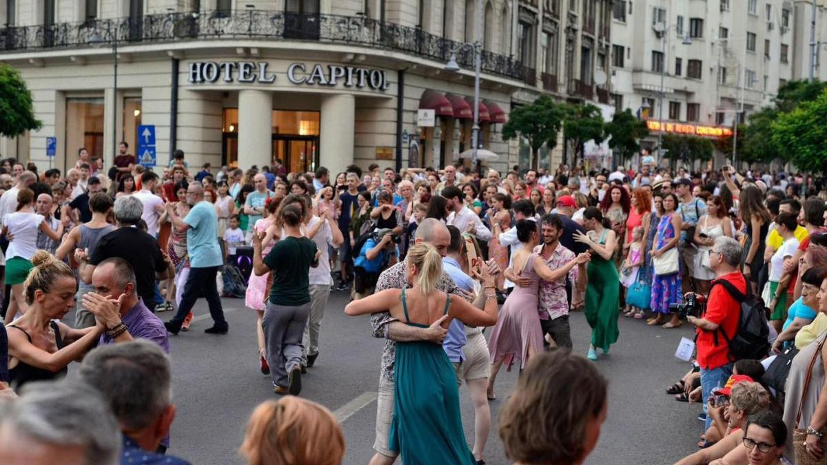 Calea Victoriei devine pietonala in weekenduri de azi