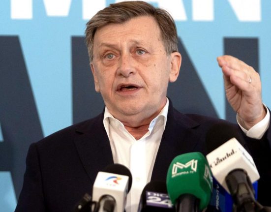 Crin Antonescu critica magistratii pensionati la 48 de ani Imoral