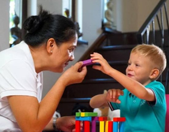 Educatoare asiatice in Romania Motivele venirii lor