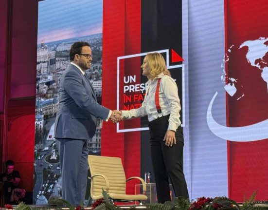 Elena Lasconi intrebata despre aderarea Romaniei la NATO Stiu ca a fost in 2004 dar nu stiu data exacta