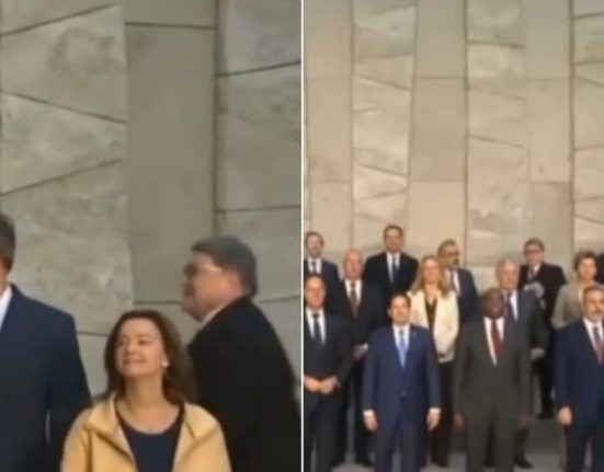 Emil Hurezeanu era sa rateze poza de grup la Bruxelles