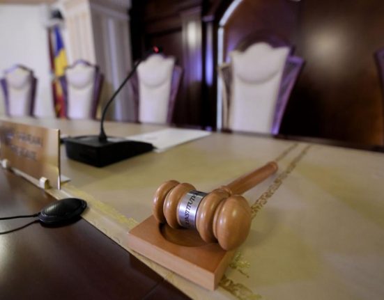 Fosti ofiteri SRI si SIE pot conduce tribunale