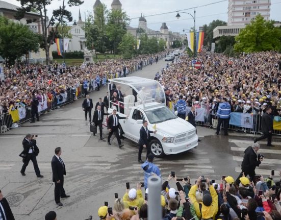 Imagini cu Papa Francisc in Romania Mesajul sau pentru credinciosi