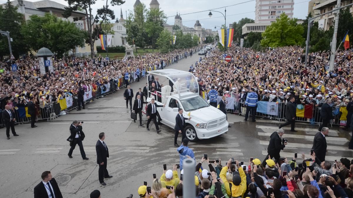 Imagini cu Papa Francisc in Romania Mesajul sau pentru credinciosi