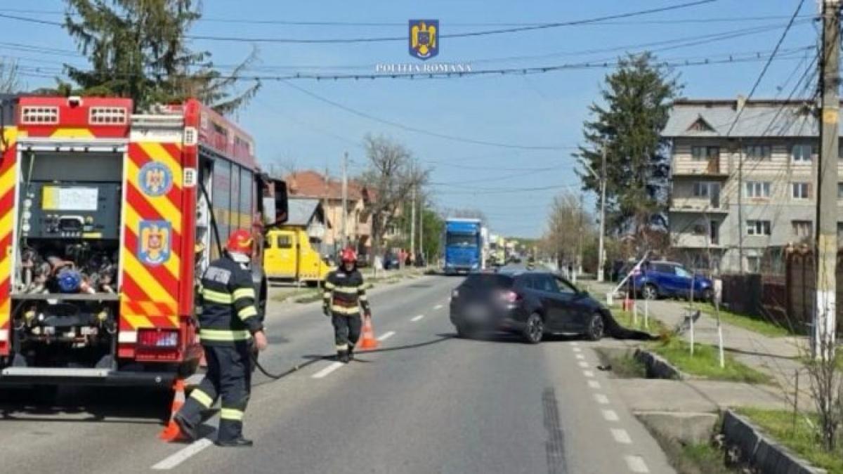 Impact violent intre doua masini in Dambovita O teava de gaz rupta locuitorii evacuati