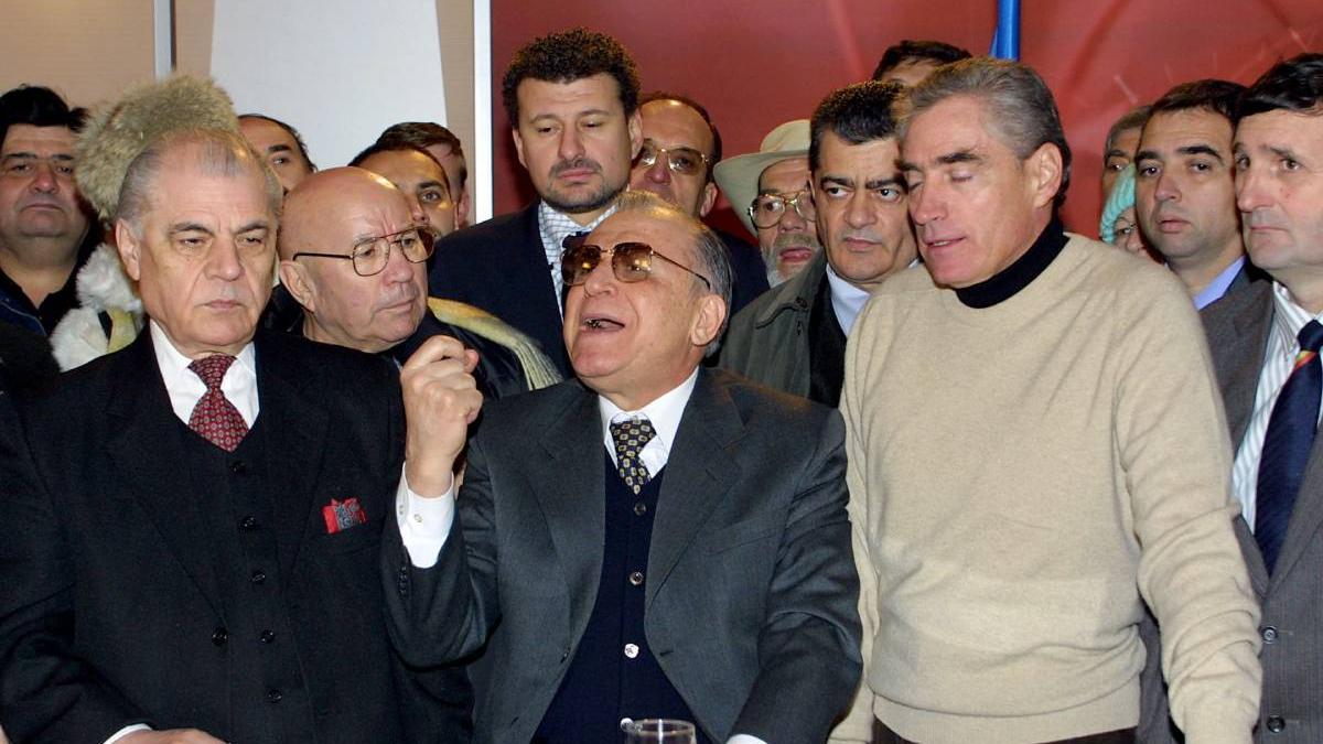 Ion Iliescu si Petre Roman judecati pentru infractiuni contra umanitatii