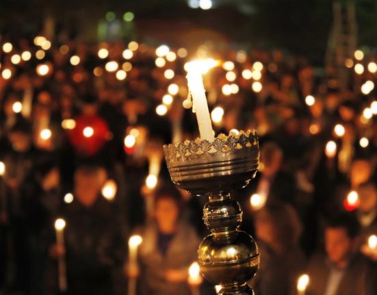 Lumina Sfanta ajunge sambata la Catedrala Patriarhala