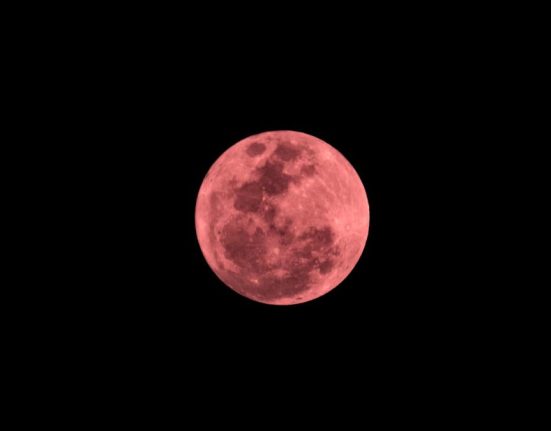 Luna Roz va straluci pe cer in weekend