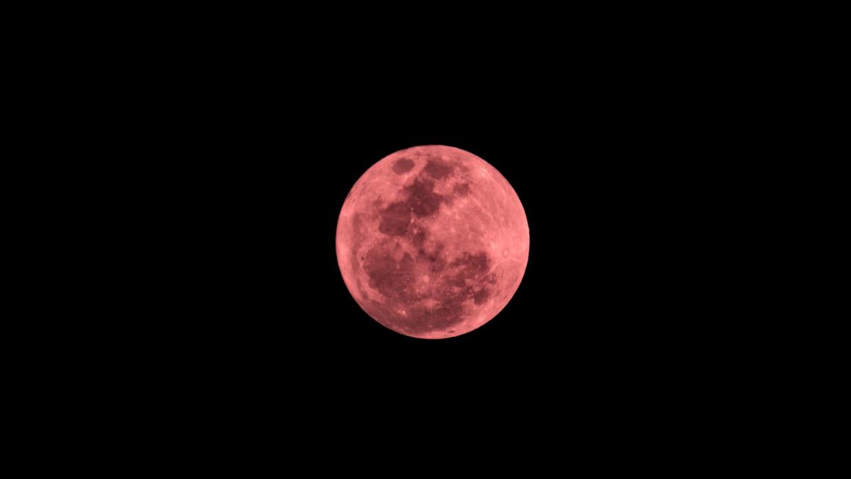 Luna Roz va straluci pe cer in weekend