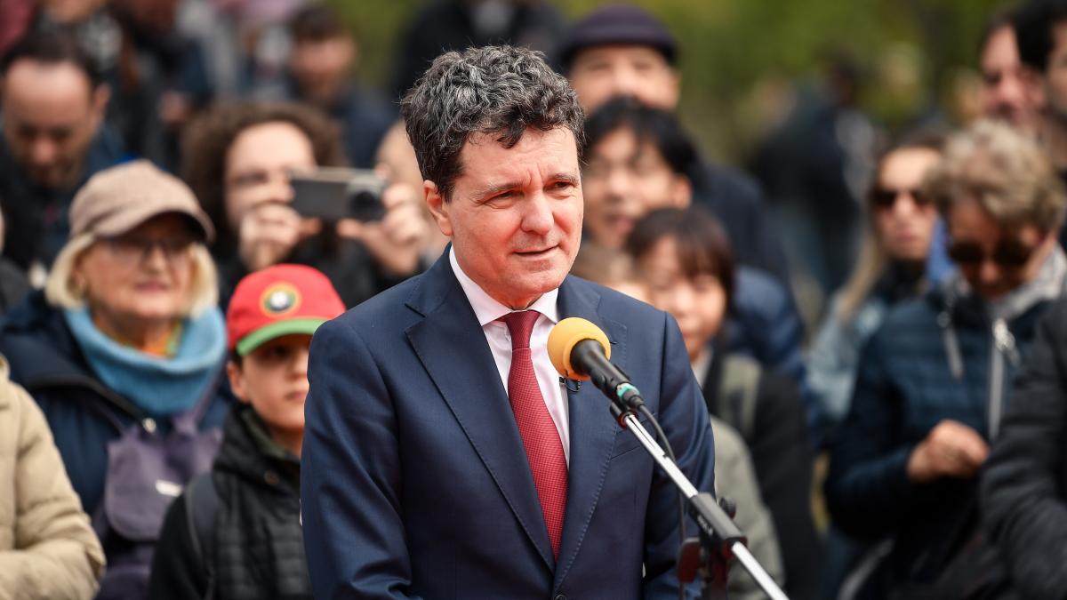 Nicusor Dan despre folosirea masinii Primariei Daca ma duce acasa poate sa ma duca si la o dezbatere