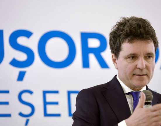 Nicusor Dan propune retragerea Elenei Lasconi si a lui Crin Antonescu din cursa prezidentiala Replica PSD E o strategie stravezia
