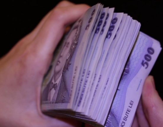 O profesoara din Constanta retinuta pentru inselarea elevilor