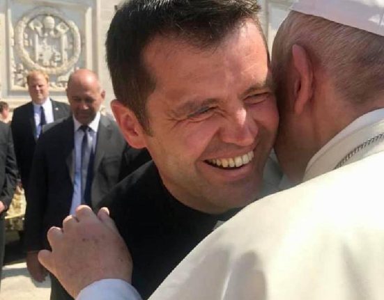 Parintele Francisc Dobos Papa Francisc un papa apropiat oamenilor
